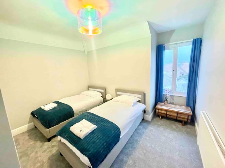 Coastline Retreats - Stunning Sea View Apartment, Netflix ボーンマス エクステリア 写真