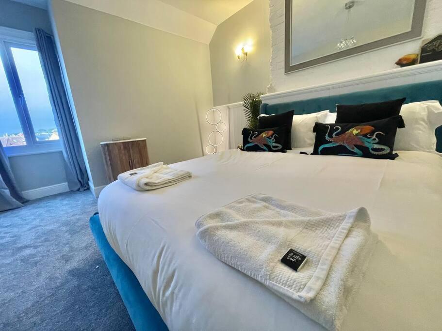 Coastline Retreats - Stunning Sea View Apartment, Netflix ボーンマス エクステリア 写真